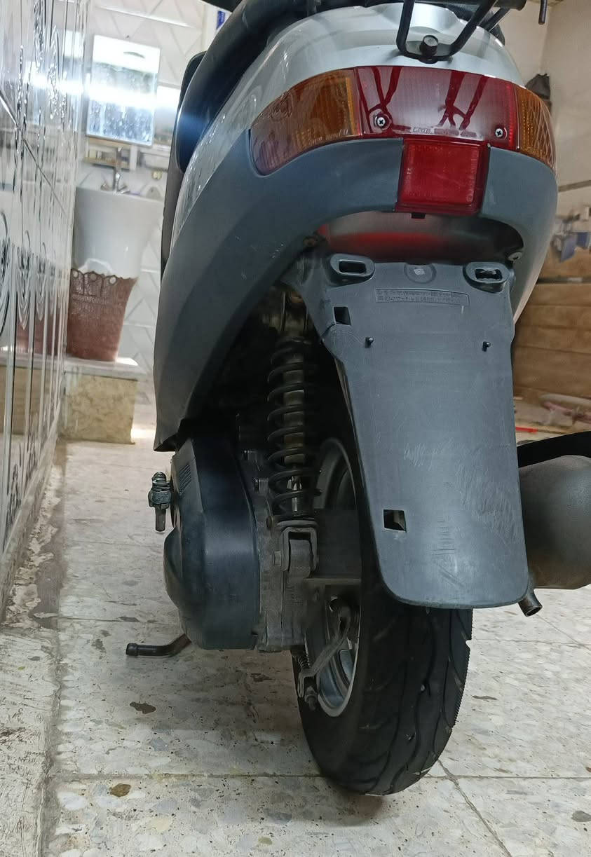 السلام عليكم دراجه بطه 60 
رمبه  كهربايات كله شغل 
كفرات بلاد تخم تايرات جدد 
السعر 650 وبيه مجال 
مكان مدينه الصدر 
الرقم ***********
واتساب
