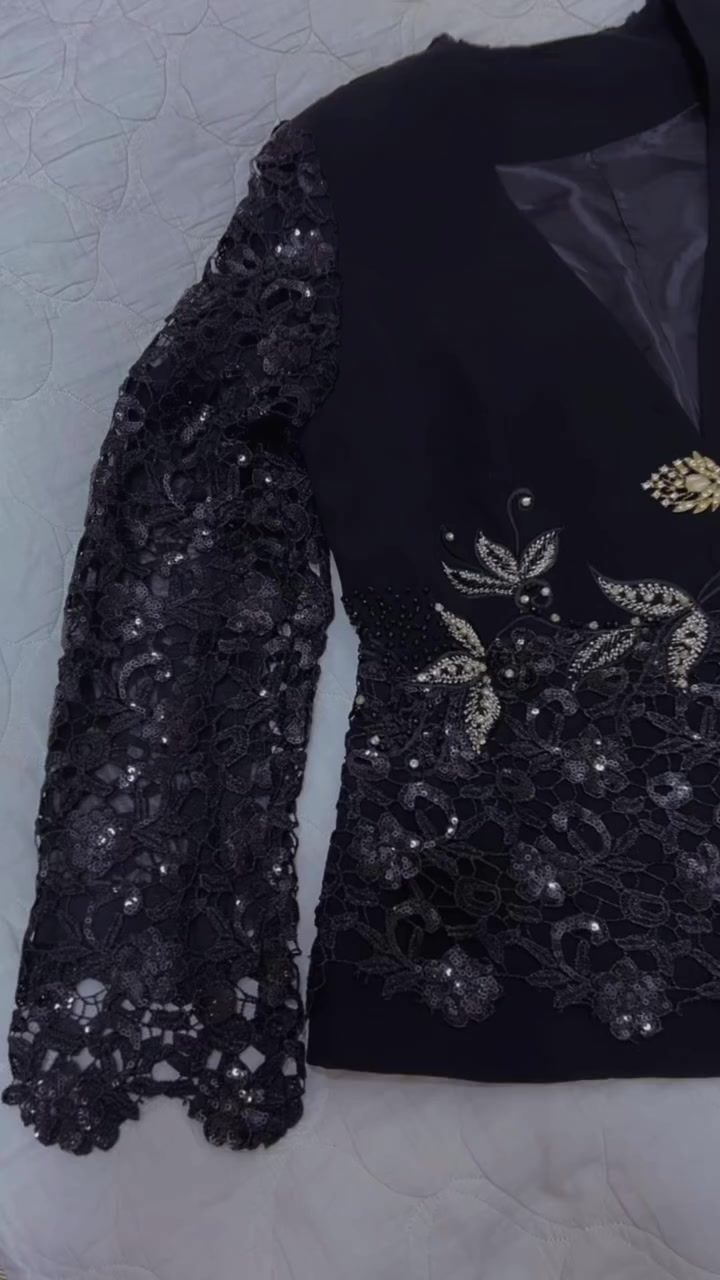 كوستم نسائي ٣ قطع تنوره قصيره وستره وسترابلس
سواد فاحم 
قياس ٤٢
يلبس وزن من ٥٠لل٧٠


**إذا كنت صاحب هذا الإعلان وتريد حذفه لأي سبب، رجاءا أرسل رسالة إلى الدعم الفني**