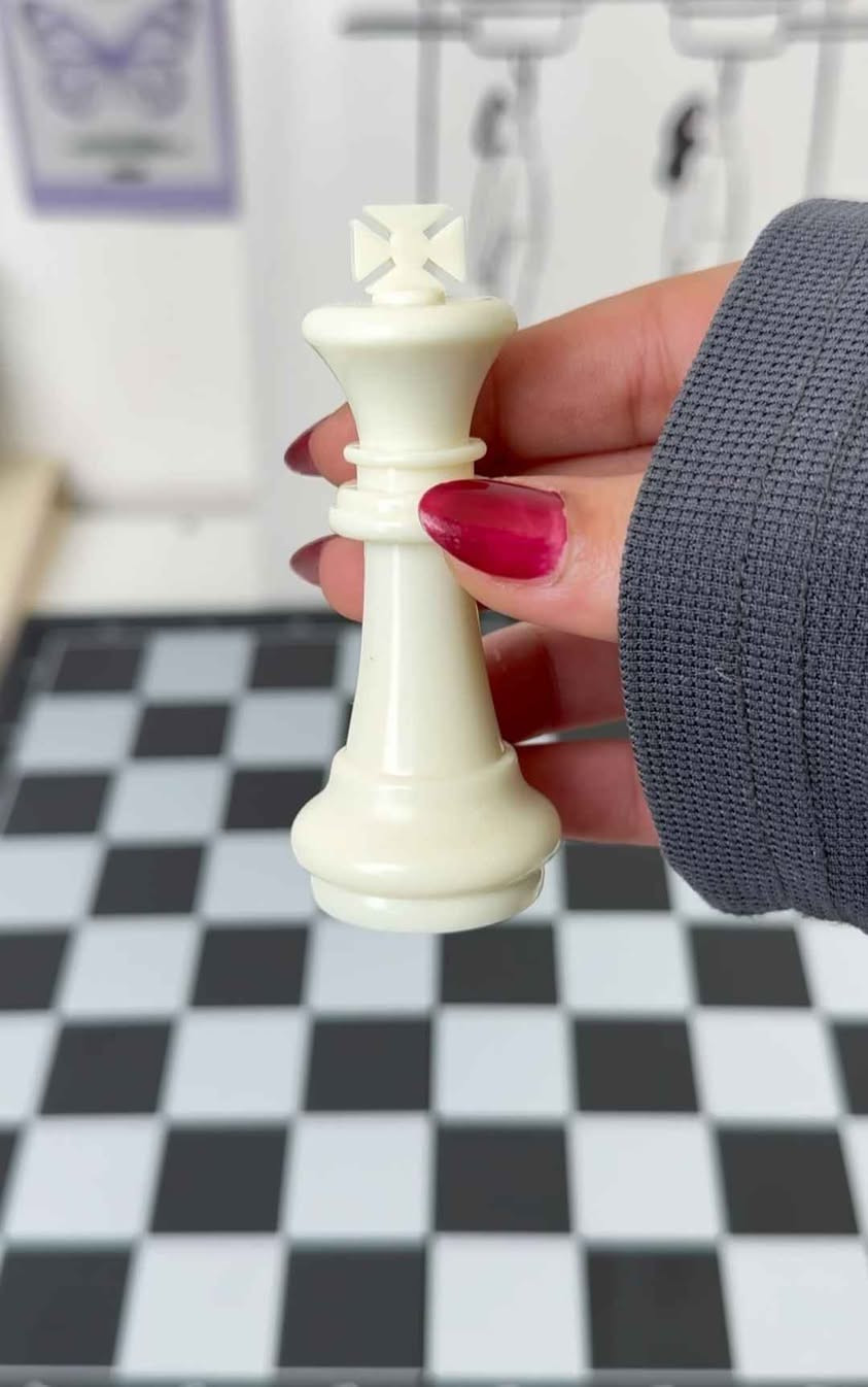 ♟️ لعبة الشطرنج المغناطيسية القابلة للطي

اختبر ذكاءك واستمتع بتحدي ممتع مع أصدقائك أو العائلة!

تصميم مغناطيسي يحافظ على ثبات القطع أثناء اللعب 🔥

يمكن طي الرقعة لتتحول إلى علبة أنيقة لتخزين القطع 🎁

تتوفر بلونين فاخرين (ذهبي فضي) أو (أبيضأسود).

والنسخة البيضاء والسوداء تأتي مع لعبة الداما لمتعة مزدوجة 🎯

لعبة فخمة تجمع بين الترفيه والتفكير الاستراتيجي في آنٍ واحد ✅ بغداد, العراق


**إذا كنت صاحب هذا الإعلان وتريد حذفه لأي سبب، رجاءا أرسل رسالة إلى الدعم الفني**