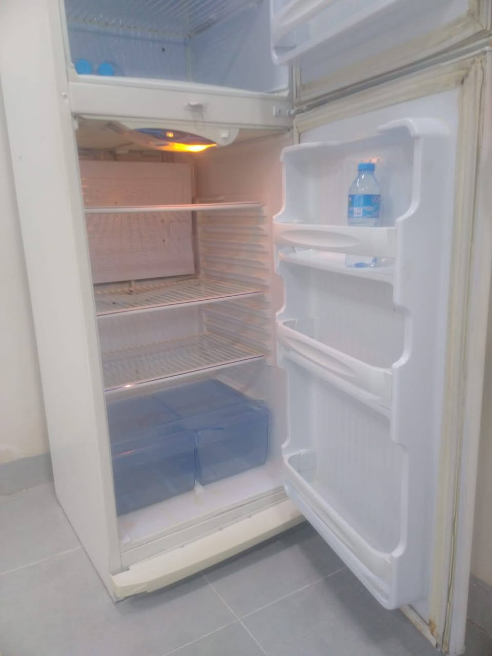 ثلاجه كونكورد لبناني ١٦قدم كلش نظيفه بشرط تاخذها تجميد فول السعر١٥٠الف مال بيت الاتصال***********
