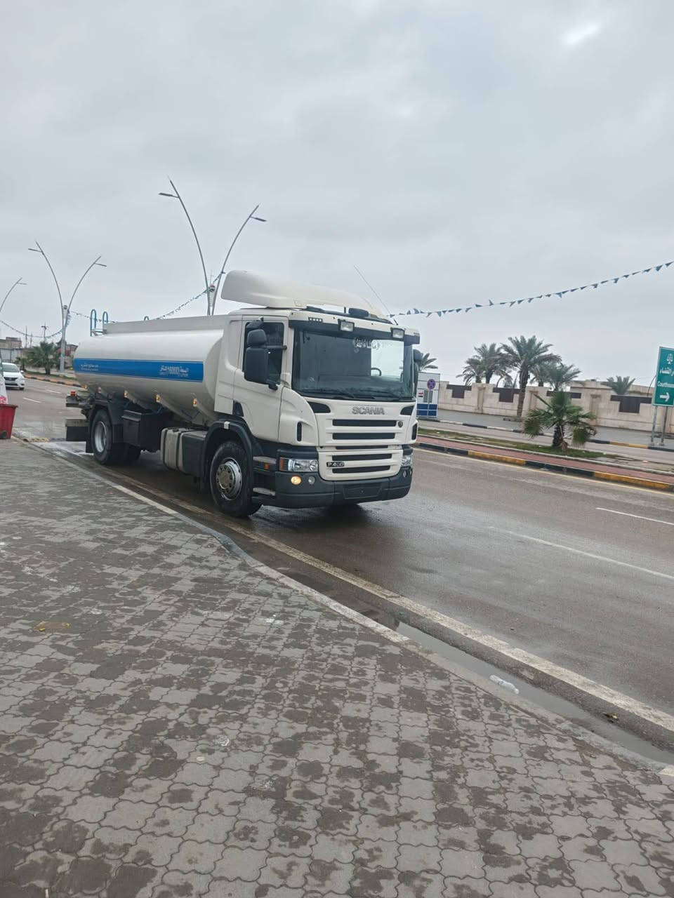 سكانيه الفين وعشره
محرك سته انجكتر 
كير اوتو راجز 
سياره كفاله عامه 
***********
