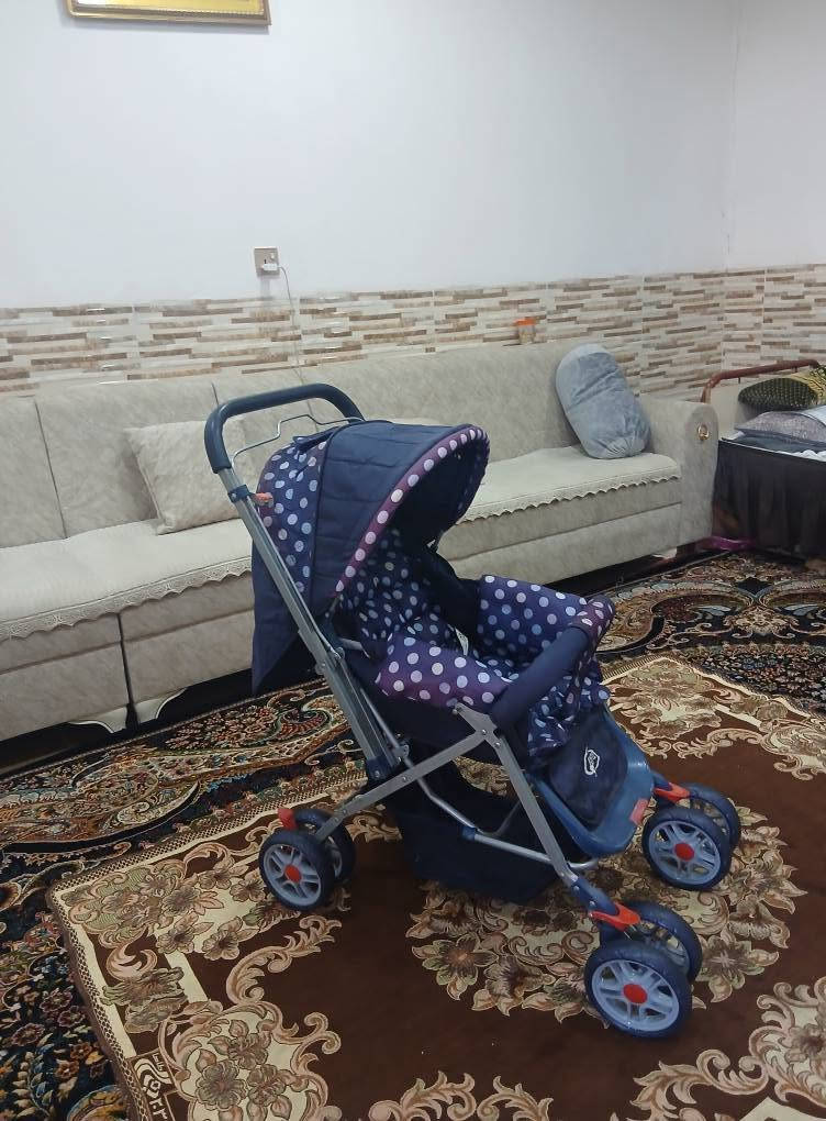 عارەبانەی مناڵان  8 تاییە زۆر تازە و بێعەیبە
 قایشی بەستنەوەی هەیە
، بجوک ئەکرێتەوە بۆناوسەیارە، کورسیەکەی پاڵ ئەخرێ بۆخەوتن ، دەسکەکەی یەتەپێشەوەڕوت لەمناڵەکەت  بێت
ژێری پێوەیە بۆشت هەڵگرتن
زۆر تۆکمەیە و زۆر مەزبوتە  
سعریشی زۆر گونجاوە قفڵی 35 هەزارە بێ معامەلە
سلێمانی گەیاندنیش هەیە*********** السليمانية, العراق
