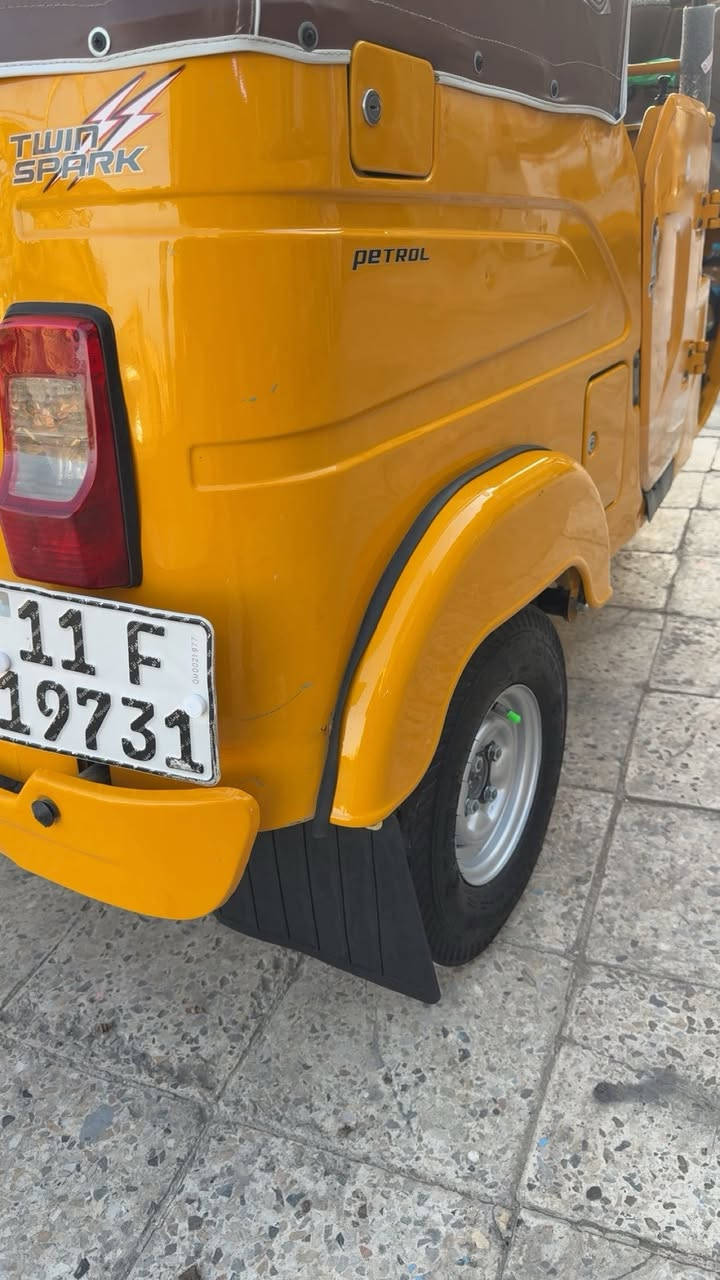 سلام عليكم تكتك لبيع رقم وسنويه موديل ٢٠٢١ شهر باسمي مكاني مدينة الصدر ق ٧٢ (***********)
