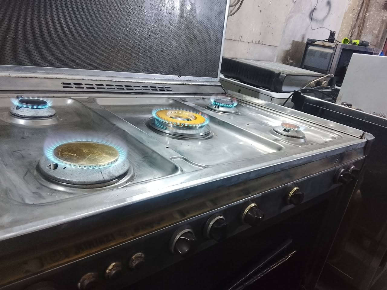 ورشه رائد العبيدي تصليح كافه انواع طباخات وصوبات النفطية والكهربائية والغازية توجد طباخات وصوبات النفطية البيع بسعر مناسب الرمادي التأميم القادسيه الثانيه مقابيل صيدليه الخليج ***********واتساب
