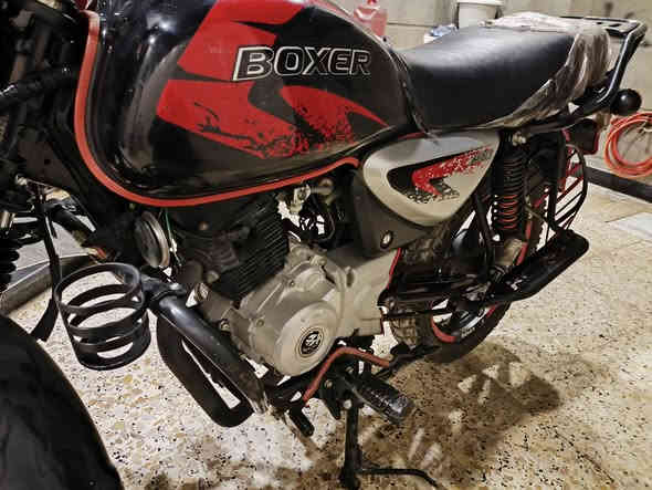 السلام عليكم 
بوكسر للبيع موديل ٢٠٢٢ محسوبة ع ال٢٣ اوراق اصولية شركة غبور القلم دراجة مكفولة من كلشي ماعدى الماشة معووجة 
السعر مليون ونص مكاني بغداد الامين الثانية
***********
***********
