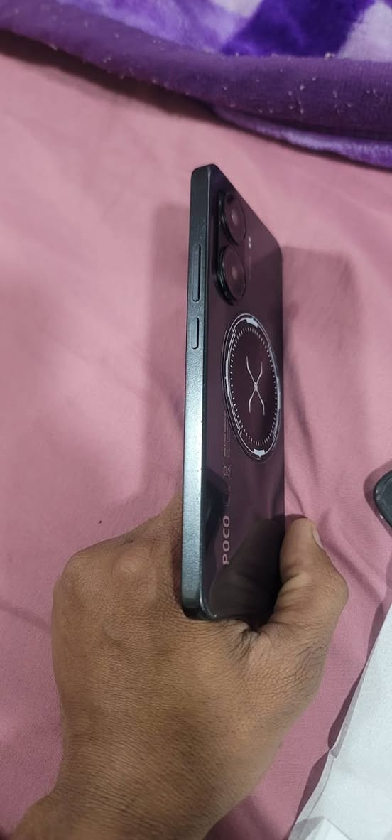 سلام عليكم بوكو x7pro 
جهاز مكفول من كلشي تجي تاخذه من باب لبيت شاحنه اصليه مالته ولكارتونه موجودات  فقط وكع مني وصار بي هاي ضربه زغيره بشاصي ولزجاجه مال كامره نفطرت  ذاكره 512 رام 12. السعر 275 وبي مجال 
مكاني بغداد الحسينيه ***********
