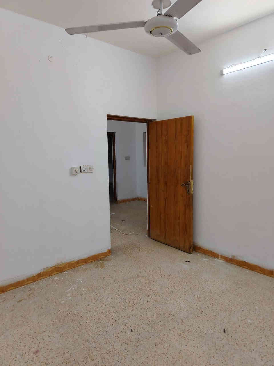 دار للايجار طابق الثاني
كركوك حي عدن مدينه الألعاب. قرب جامع تحسين صوراني
يحتوي على غرفتين نوم مع هول كبير ومطبخ وصحيات وبلكونه
سعر 200الف ماء وكهرباء على المستأجر
***********📞
*********** 📞
