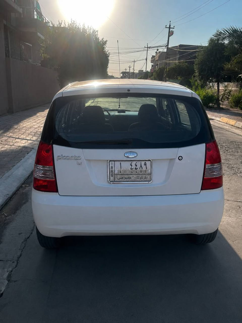 Lx للبيع:كيا بيكانتو 2006 🚗✨
السيارة بحالة ممتازة وجاهزة للاستخدام، لا تحتاج أي مصاريف إضافية.. "شغل وتوكل". مع وسائد هوائيه، ونظام ،ABS،المحرك:1400.لممشى:200 ألف كيلومتر. تحكم ستيرن، شاشه، كبيرة،  وتبريد ثلج.وتدفه نار🔥،،حالة السيارة: كاملة وممتازة فقط بيها (5قطع صبغ بسيطه وما مبينه) .
،السعر  58 ورقه🤩 (وبيه مجال بسيط).  للاستفسار والتواصل:***********
📍مكاني كركوك📍
