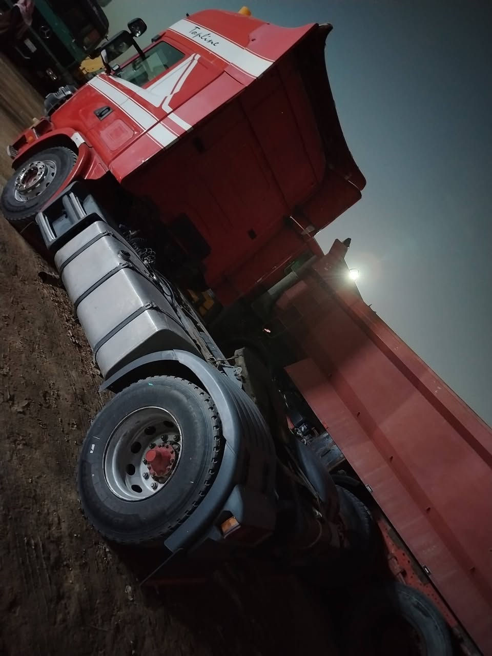 سكانيه للبيع  تخم تاير جاهزه لشغل مربوطه براد ***********
