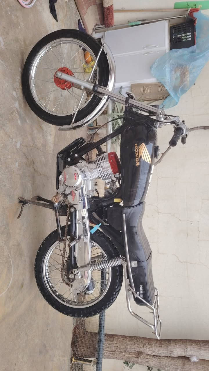 نامی تۆپرۆی 25 پاکو بێ عەیب
لەقوەت خۆی بێزارە ماڵی ئەو دەشتو دەرەیە سعرەی 420مەجالی تیایە مووشتەری نیت چات مەنێرە لەگەڵ ڕێزم  شوێن سموود ..ژم***********
