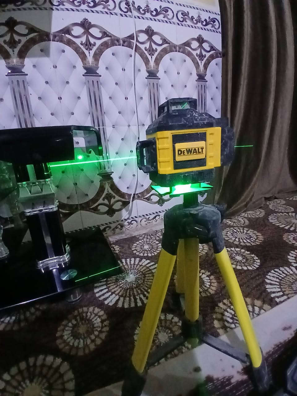 ليزر 16خط للبيع مستخدم شي قليل 
عدد الباطريه 2
كل قراضه موجوده 
سعر 75وبيه مجال قليل 
***********
