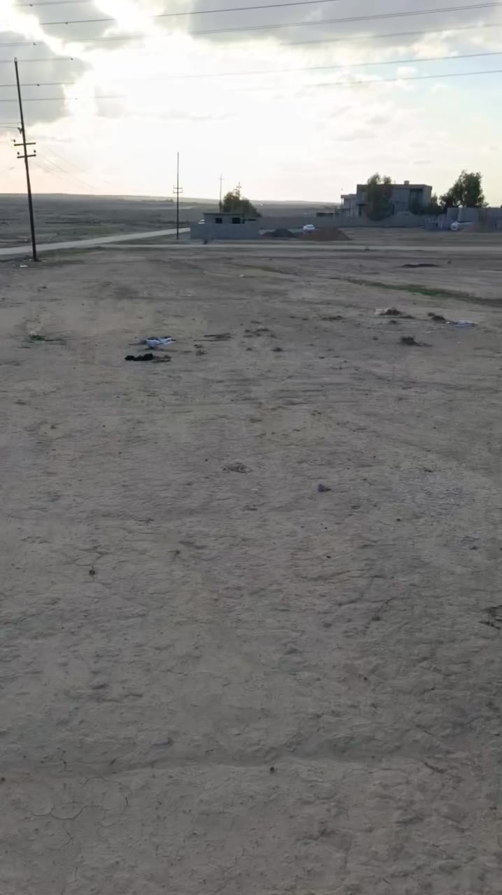 السلام عليكم قطعة ارض للبيع 4050متر
المكان الطوب قرية الوفاء واصلها ماء كهرباء تبليط سعر المتر 5 الاف 
للاستفسار الاتصال ع رقم ***********
