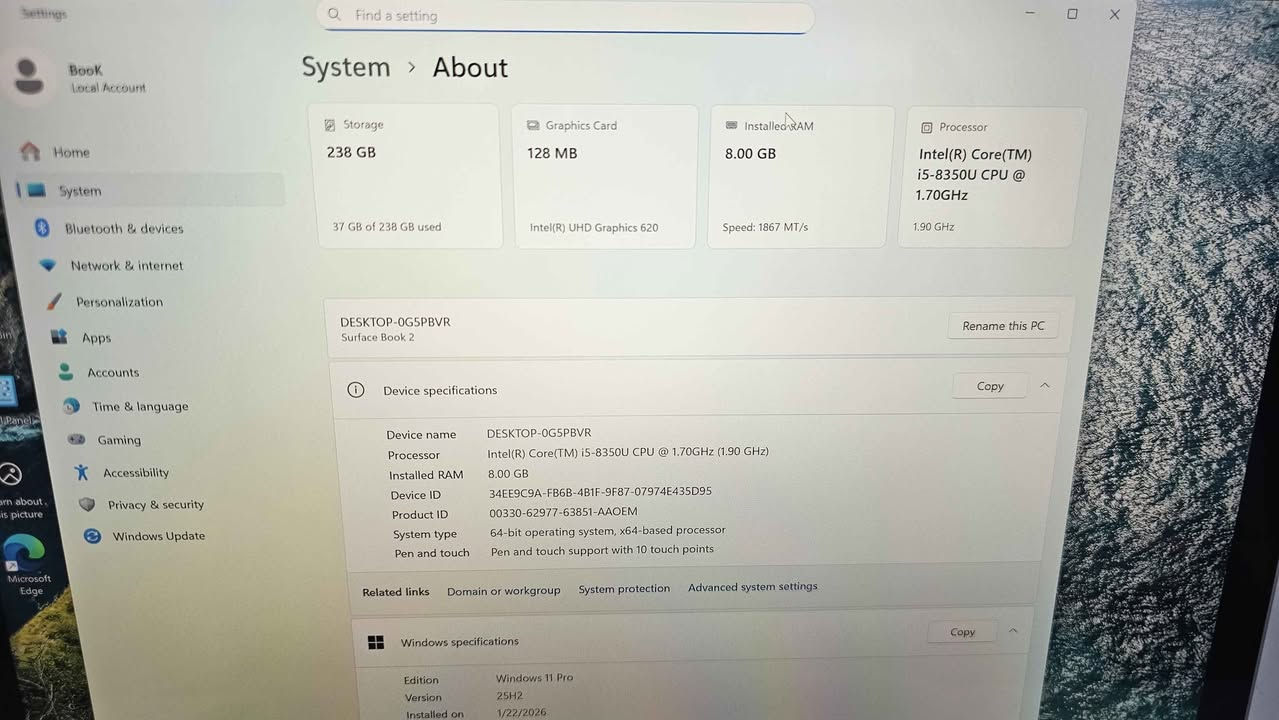 1. الشاشة (PixelSense Display)
​إصدار 13.5 بوصة: دقة 3000 \times 2000 بكسل (267 PPI).

​2. الأداء والمعالج (CPU)
​المعالجات:
​Intel Core i5: أو الجيل الثامن (8350U).
​الرام (RAM): متوفر بسعة 8 جيجابايت 
​التخزين (SSD): خيارات تبدأ من 256 جيجابايت وتصل إلى 1 تيرابايت.
​3. معالج الرسوميات (GPU)
​هنا يكمن الفرق الجوهري بين الموديلات:
​موديل i5 (13.5 بوصة): كرت شاشة مدمج Intel HD Graphics 620.
​4. البطارية والمنافذ
​البطارية: تصل إلى 17 ساعة من تشغيل الفيديو (عند توصيل الشاشة بالقاعدة).
​المنافذ:
​2 × USB Type-A (الجيل الأول).
​1 × USB Type-C (يدعم الشحن ونقل البيانات).
​قارئ بطاقات SDXC كامل الحجم.
​منفذ سماعات 3.5 ملم.
​2 × منافذ Surface Connect (للشحن والتوصيل بالقاعدة).
​5. الكاميرات والصوت
​الكاميرا الأمامية: 5 ميجابكسل مع دعم خاصية Windows Hello لبصمة الوجه.
​الكاميرا الخلفية: 8 ميجابكسل مع تركيز تلقائي وتصوير فيديو Full HD.
​الصوت: سماعات ستيريو مع تقنية Dolby Audio Premium وميكروفونات مزدوجة.

السعر 
350 الف 

يوجد توصيل لكل المحافظات
https://t.me/epic_store2 المدينة, البصرة


**إذا كنت صاحب هذا الإعلان وتريد حذفه لأي سبب، رجاءا أرسل رسالة إلى الدعم الفني**