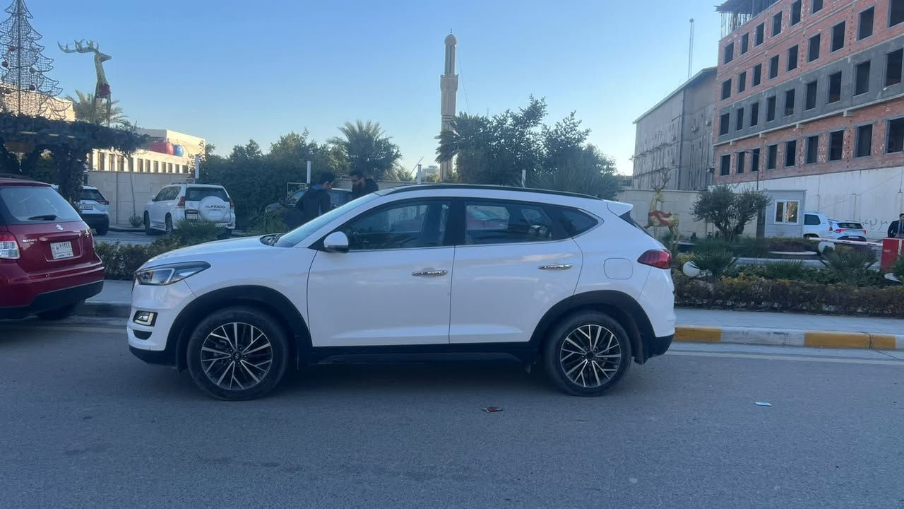 السلام عليكم … مكلف بالنشر 
توكسان خليجي موديل 2020 مكفولة من الصبغ والتبديل فقط بارد وموضح بالصور ماشية 94 الف رقم بغداد شرط التحويل السعر المطلوب 193$ وبيه مجال مكانه بغداد حي الجهاد 
للاستفسار الاتصال ***********
