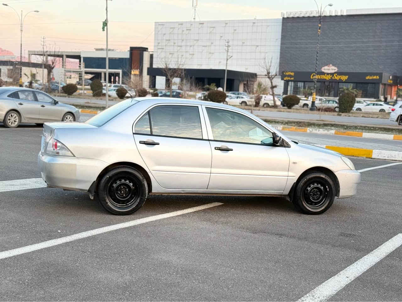 لانسەر مۆدیل ۲٠۱٠ 
مەکینە بچوک 
بێ بۆیاخ بێ کاڵبونەوە

سەنەوی و ڕەقەم و هەزەی تازە و نوێیە بە ناوی خۆمەوە تاکو ۲٠۳٠
تەبرید سارد و گەرم مەزبوت
گێر و مەکینە بە شەرت 
سعر ۷۹ و مەجالێکی کەم 
مشتەری نی بێزارمان مەکە 
سەیارەکە لە وێنەکان چۆنە لە ڕوبەڕوش ئاوهایە نمونەیە لە جوانی ماڵی دۆستە
0️⃣7️⃣5️⃣1️⃣3️⃣4️⃣6️⃣6️⃣9️⃣5️⃣3️⃣ رانية, السليمانية
