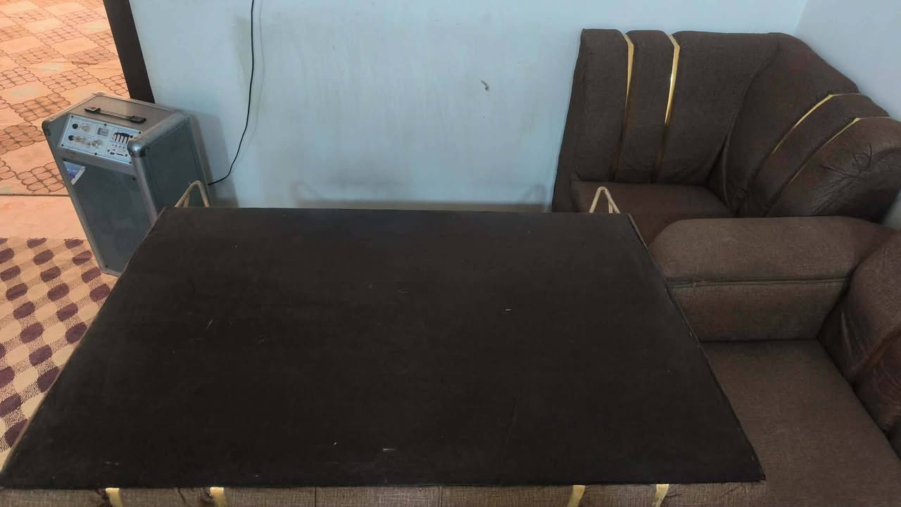 السلام عليكم تخم للبيع العدد5 قطع طول التخم 6 امتار و40 سم والنضافة كدامكم الضهر مالته نضيف وما مكسور بي اي شي  تجي وتشوف بعينك وجديد كلش سعرة 350 وبي مجال


**إذا كنت صاحب هذا الإعلان وتريد حذفه لأي سبب، رجاءا أرسل رسالة إلى الدعم الفني**