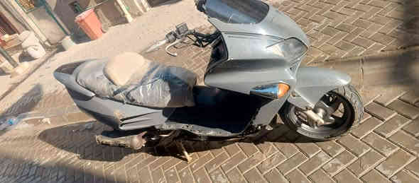 سلام عليكم دراجه فورزا 0.6 شغاله بس نقصها فيت بم أشغالها كدامك و نقصها باتري كهربائيات كلها شغاله محرك لا تنقيص ولا تبخير شغاله و الدراجه كدامك عينك محرك مفتوح ملف و قبق ملف مال رمبه هسه شاده وعلي شغاله كوم حديد السعر 400 بيها مجال بغداد مدينه الصدر ***********
