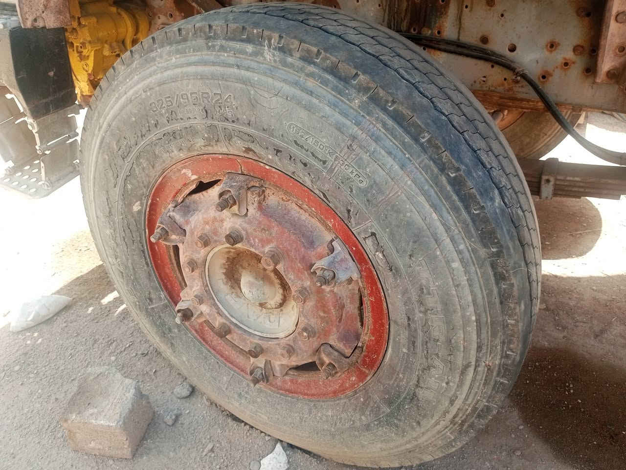 11تاير 1200/24مع الچوب والسفيفه ترنكل 22قاط كوري بدون ويل للبيع ***********
