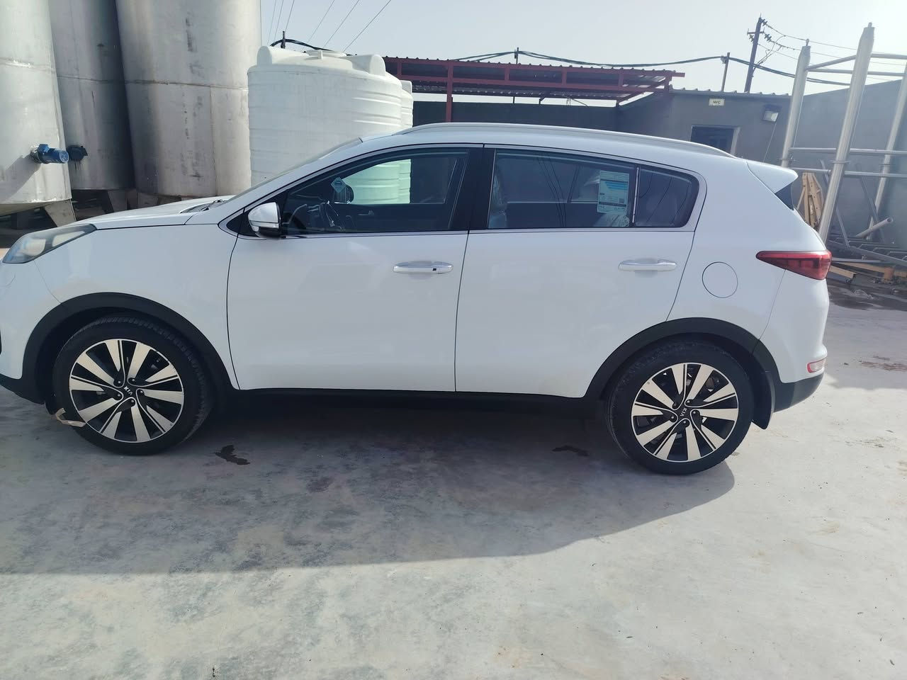 شاشة كبيرة
كراسي الامامية كهرباء 
امارة السيارة LED
شحن وايرلس 
منفذ يو اس بي + تايب سي 
تبريد قعتين
3 وضعيات قيادة 
تحكم استيرن جهتين
انارة مع ترحيب داخلي
بصمة اباوب 
نقطة عمياء قيادة ذاتية
السيارة بعد بيها اهواي مواصفات 
للاستفسار : الاتصاال ع الرقم
***********
