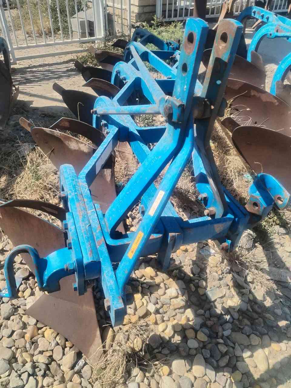 فدان للبيع حجم ١٢ خماسي البير اصلي مكفول عام تصل ***********
