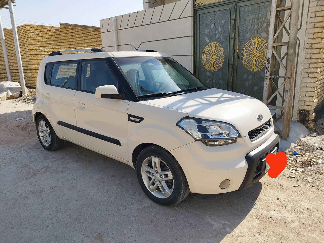 صول ١٣ خليجي رقم ميسان دولي
لونها بيجي ماشية ١٤٠ الف باسمي  محرك ١٦٠٠ دوش
بيها تحكم ستيرن جهة وحدة وشاشة  وفتحة بالقمارة وكامرات مراقبة
بيها ضربة بالجاملغ الخلفي عكس السائق بالسعودية ومعمرة هم 
للاستفسار *********** اريدها ب٩٥ وبيها مجال
