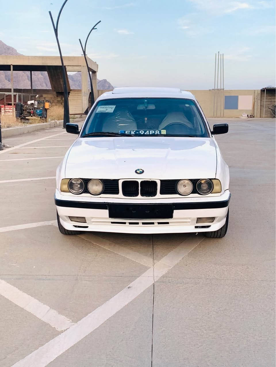 سەرەتا بەناوی خوای گەورە 
Bmw 525i  گێڕ حادی
مۆدیل ١٩٩١
سەیارەکە سەقف موسە 
دەحم و لێدراوی نیە 
ئاڕم ئیسناخ هەولێرە 
توند و تۆڵی و  تاقم وایەر  مەکینە و گێڕ  هەمووی بەشەرت
ئیفلۆ چوار فیشە 
سەیارەکە بێ موشکیلەیە و  بێ کێشەیە 
هەموو گیانی بەشەرت 
شوێن ڕانیە 
نرخ 28  گەڵاو معامەلە 
ئەدمین ♥️♥️
ژ.م؛*********** رانية, السليمانية
