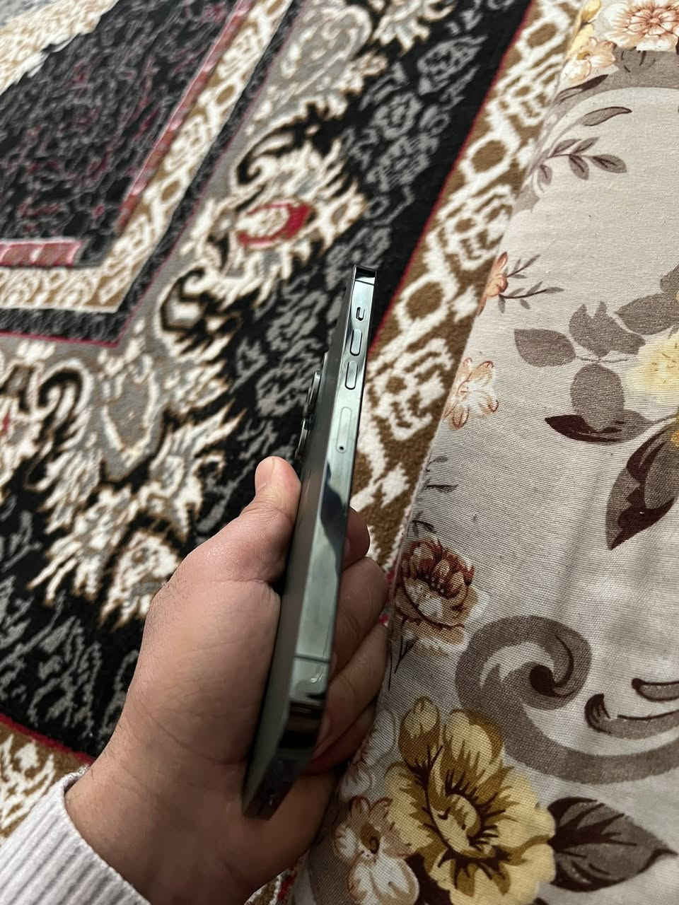 السلام عليكم ايفون13برو ماكس ذاكرة 256 بطارية 87 لا معله ولا مفتوح كفاله عامه وتر بروف الجهاز 
نضافته98/100  هاتف 📞 ***********
