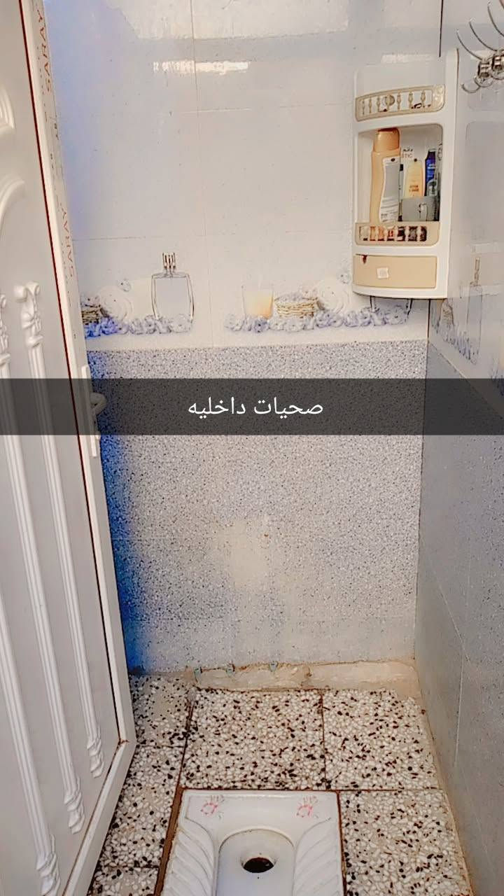 بيت للبيع مساحه 100متر شارع الادار خلف عماد سكر قريب علجامع الحسن يتكون من غرفه وصاله وستقبال وصحيات  داخليه وخارجيه ومطبخ ***********
