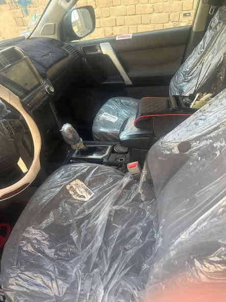 السلام عليكم 
برادو 2010 محدث2017
خارج فقط 
بيها 3 قطع
سياره جديده 
تريد تحويل تريد وكاله 
السعر 195
‭0772 985 9683‬
وات ساب فقط الزبير
