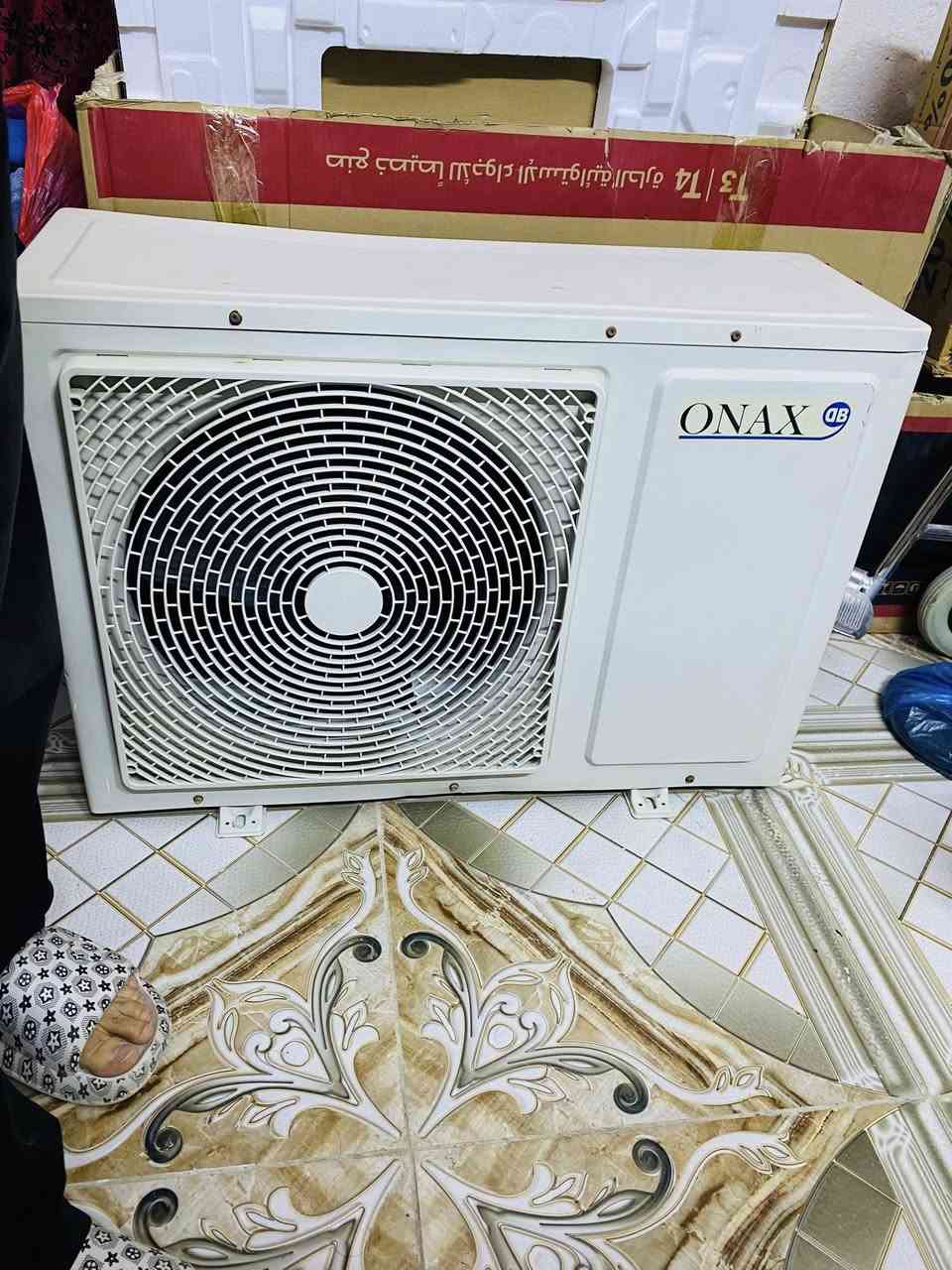 سبلت اونكس 2 طن
بي عطل بالقطعه الداخليه 
السعر 350 
الناصريه / الثوره
***********
