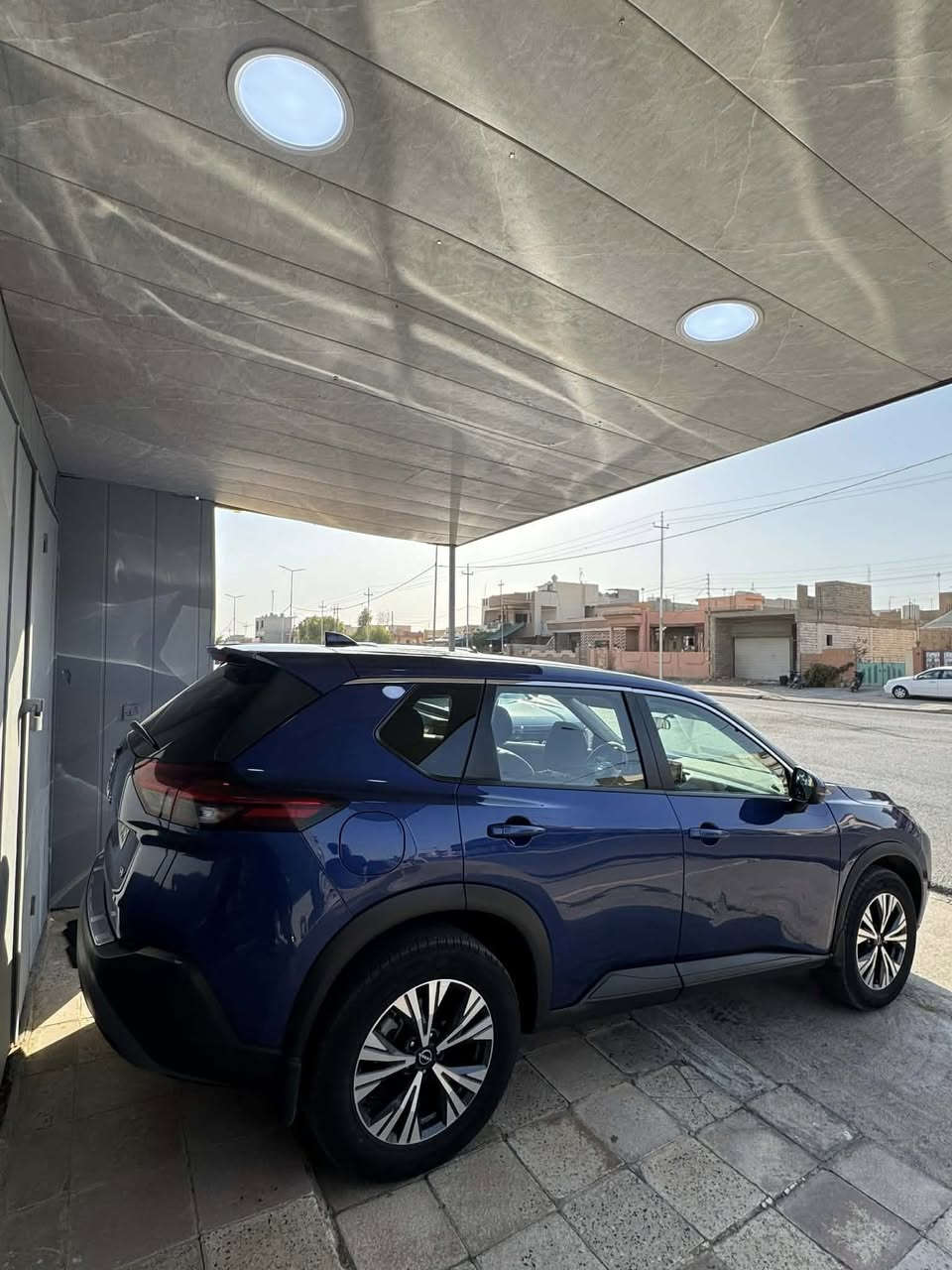 السلام عليكم لبيع او المراوس نيسان روج2022لون ازرق رقم اربيل تحويل ثاني يوم ماشيه 30ميل مواصفات SV حساسات  امامي خلفي جوانب تشغيل عن بعد قطعتين تبريد كشن كهرباء ضررها خفيف 3قطع صبغ بدون دواخل السعر145وبيها مجال للاستفسار: ***********
