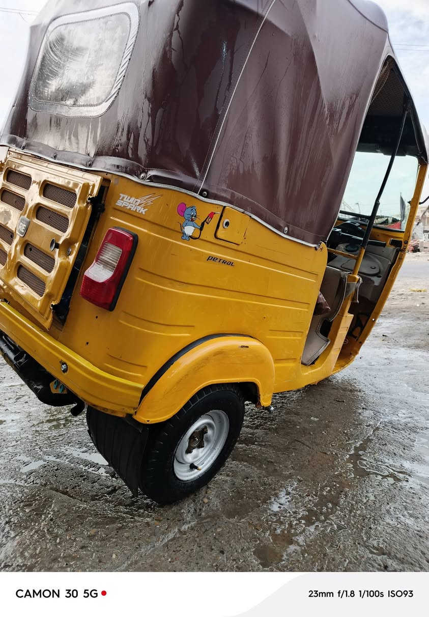 سلام عليكم تكتك اللبيع موديل 2018 نهايتها رقم وسنويه بسمي  التكتك جديده مابيها نقص مكينه تجفيت شركه خرسه أكسل مكفول بيها بس ضربه بل الغد شبر عوزها صبغ فقط الباقي كله مكفول الشراي يتصل مامتواجد خاص مكاني بغداد البلديات ***********
