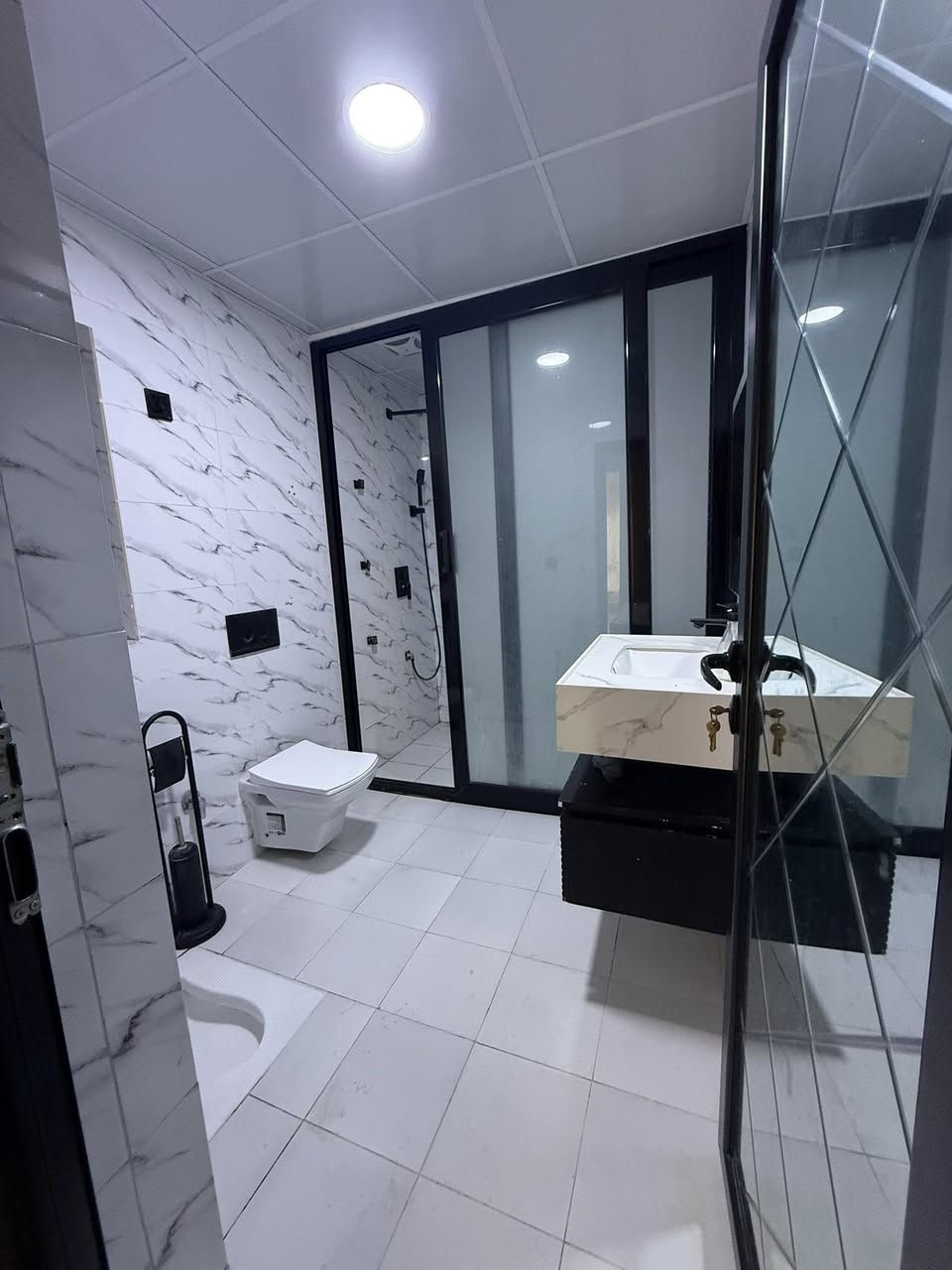 دار للايجار   ١٠٠ م  ركن طابق ثاني 📌غرفة نوم +هول +مطبخ +حوش + صحيات 📌نظيف كلش وبيها كامرات  
كركوك/قادسية ٢ قريب من حديقة السلام 📌ايجاره ٢٢٥ ***********
