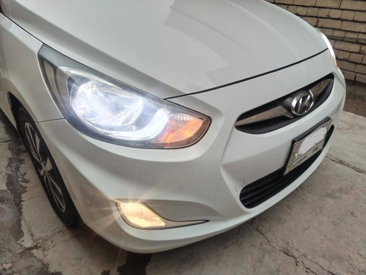 أكسنت ٢٠١٥
مكفولة من الصبغ فقط بارد (السونار مرفق مع الصور)

ماشية ٩٢ الف

ادامة كاملة 

تخم تاير + دسكات + دهن كير + باتري 

نظافة ٩٠%

سنوية جديدة بغداد
سعر ١٢٠ مع مجال بسيط 

***********

***********
