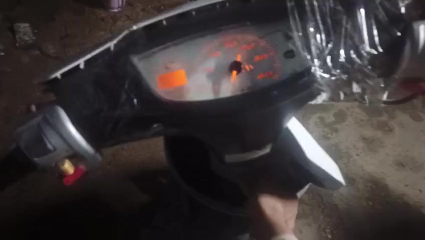 دراجة عصفورة لون ابيض شغالة كلشي تجفيت جديد جوزة جديدة و نضيفة العنوان العماري قرب حي النصر
سعر 260 و بيهة مجال
***********
