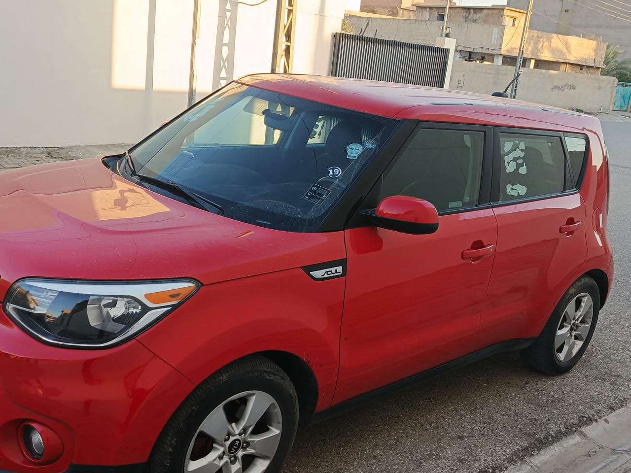 كيا صول 2019 محرك1600
سيارة حلوة ونظيفة 
سيارة ضربتة كلش خفيف 
سيارة بي نص بونيت صبغ+جاملغ سكن
بدون دواخل 
سيارة ماشي 47 الف  km
كير والمحرك مامفتوح بدون عيب
سيارة بدون مصاريف تخم الصدر+تبريد❄️
سنوية والرقم كلة جديد 
كوبون 🎫البنزين موجود
سيارةشرط تحويل والسعر 114ورقة وبي مجال 
شراي يخابر *********** كركوك, العراق
