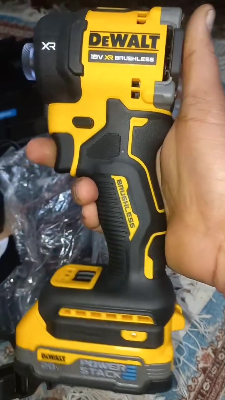 البيع جديد لوك مع جنطه فارغ 160 دولار. رقمي بي واتساب  ***********
