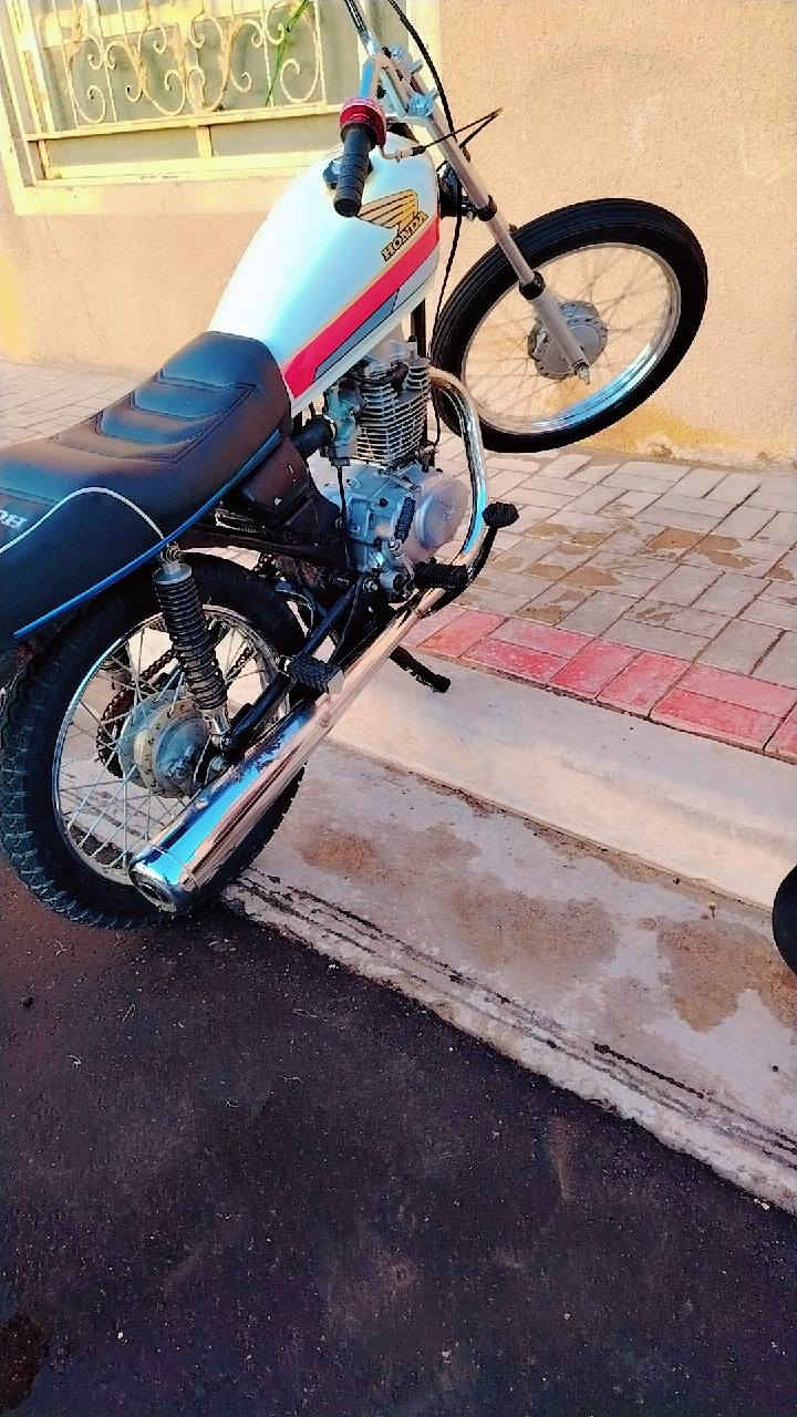 دراجه لبيع كلك مكينه نامه دراجه فول نضافه تجي تكلب و تقنع و تأخذ و بل عافيه عليك
سعر350 بيه مجال قليل 
مكاني حي العسكري 
***********
