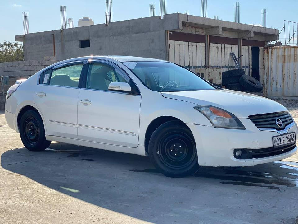 نيسان التيما ٢٠٠٨ 
سيارة فول فول مواسفات 
كشن كهرباي سقف سلايد . بصمة 
داخل فورميگا اربع جام كهرباي 
حاسات شغاله لايتات امرايه 
كهرباي كله شغاله 
سنةوي جديد رقم جديد بسمي
گير و محرك مكفول كله جديد 
سيارة جاهز تبريد شغال 
صدر امامي خلفي جديد 
بيها ٣ قطع صبخ و نص بدون دواخل 
 
سعر ٦٩ ورقه
0772 843 0350
