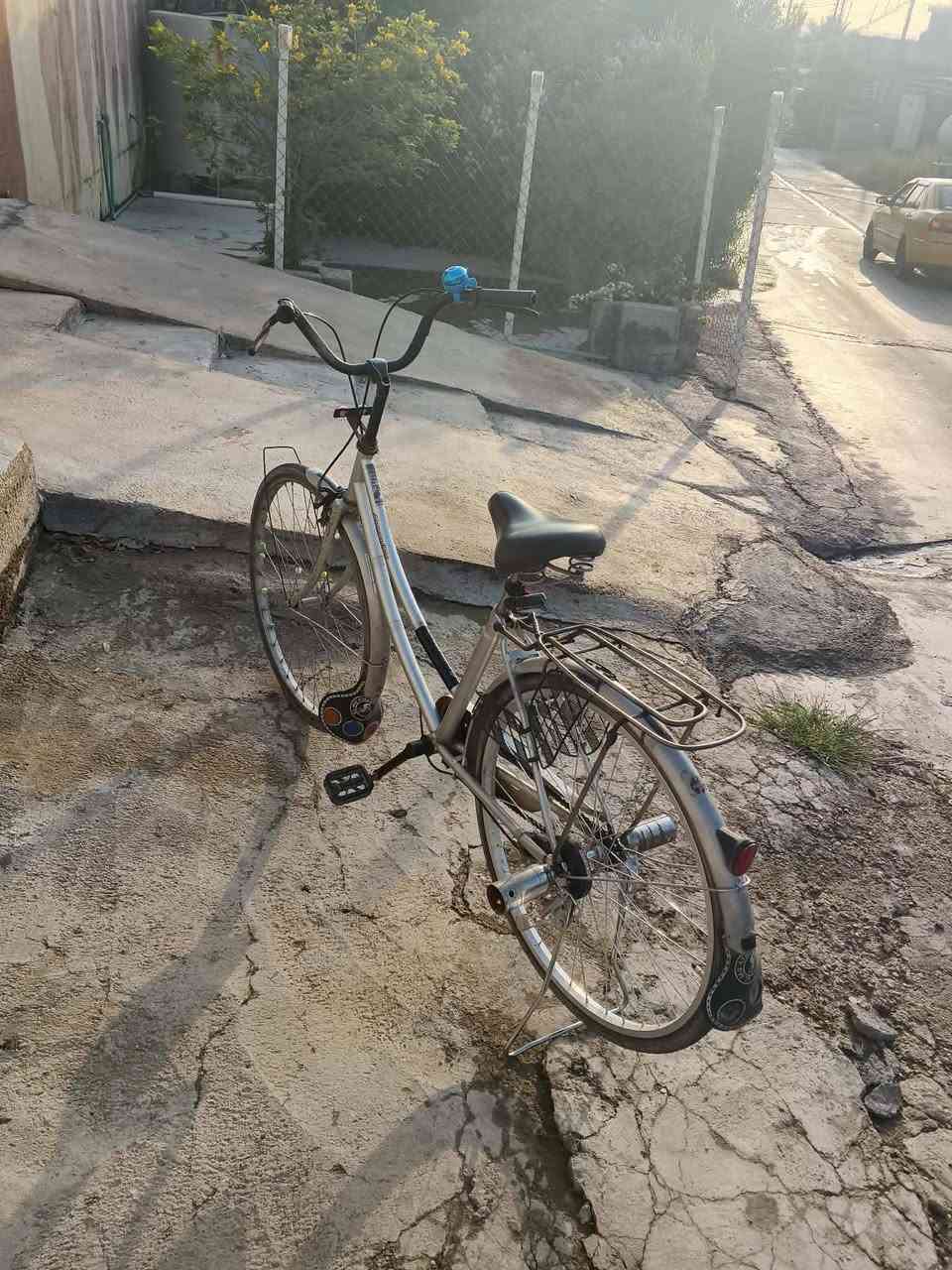بايسكل للبيع أو للمراوس بناتي لون رصاصي حجم 26 ماشه بلادي السعر 65 بي مجال التواصل خاص أو الرقم ***********
