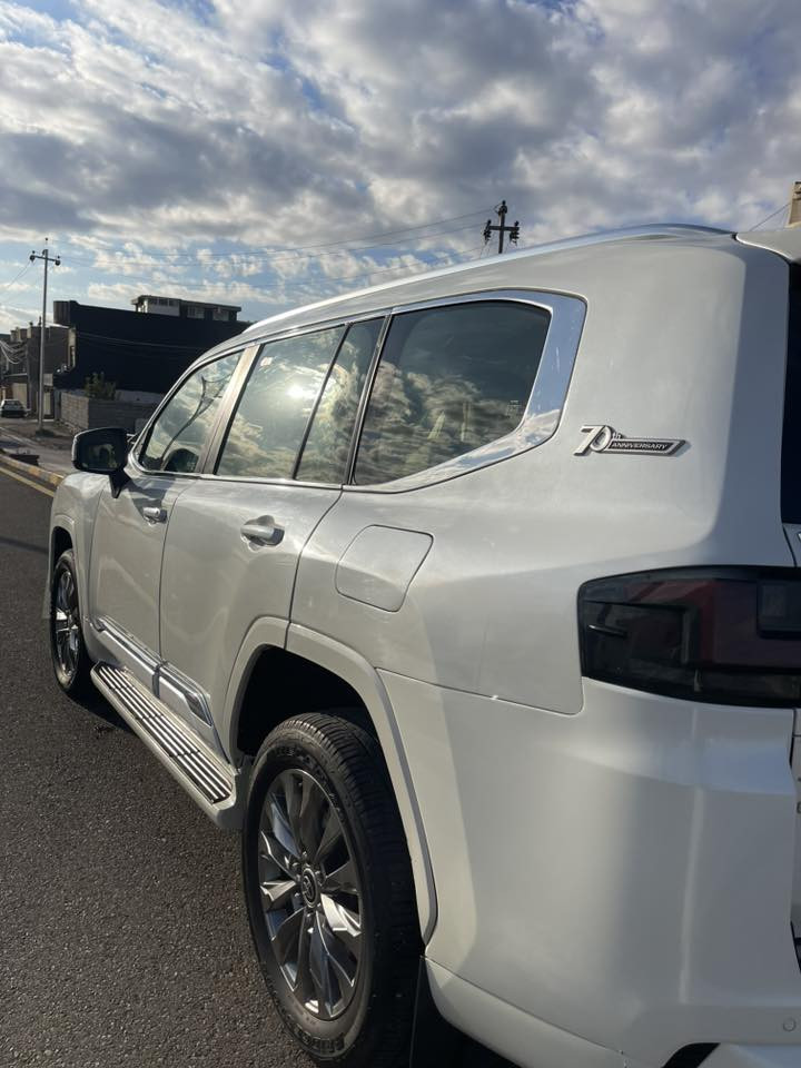 22  ساز ام التطبيق فول مواصفات تنفس طبيعي محرك 4000 بيها قطعات صبغ بدون دواخل وقماره وتكم وشواصي اثر تخريب 
ماشيه ٦٩ الف للمراوس بتاهو ٢٣ او ٢٤ 
 واتساب ***********
