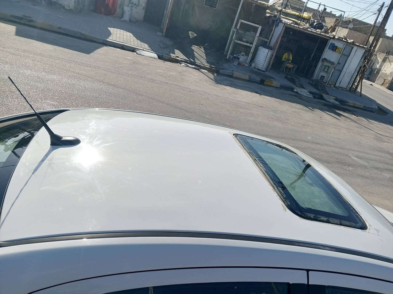 السلام عليكم سي 200 للبيع السياره كفاله عامه تخم تاير جديد حداديه جديده دواخل جداد كشنات كهربائيه حساسات دواخل فول مكينه أو كير  مكفولت سنويه لل 29 بسمي السعر 75 أو بيها مجال قليل مكاني نجف ***********
