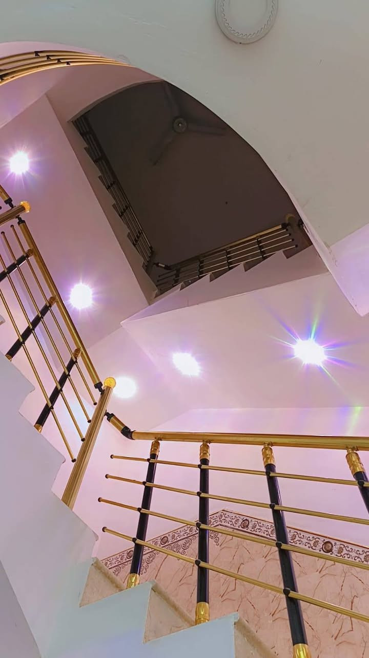 سلام عليكم بيت 100/متر طابو صرف امامي مدينه صدر قطاع جيش واجهه 9 ونزال 11 //***********
