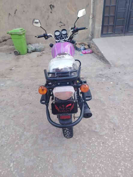 سلام عليكم دراجه دايوان موديل 2023 لون وردي المرغوب نظيفه كلش وبس بيها طعجه بتانكي شويه مثل مامبين كدامكم محرك 150 أوراق اصولي شرط وين ماتريد افحص مكان بابل حي نادر الثالثه سعرها مليون و725 وبيها مجال بسيط رقم الهاتف ***********
