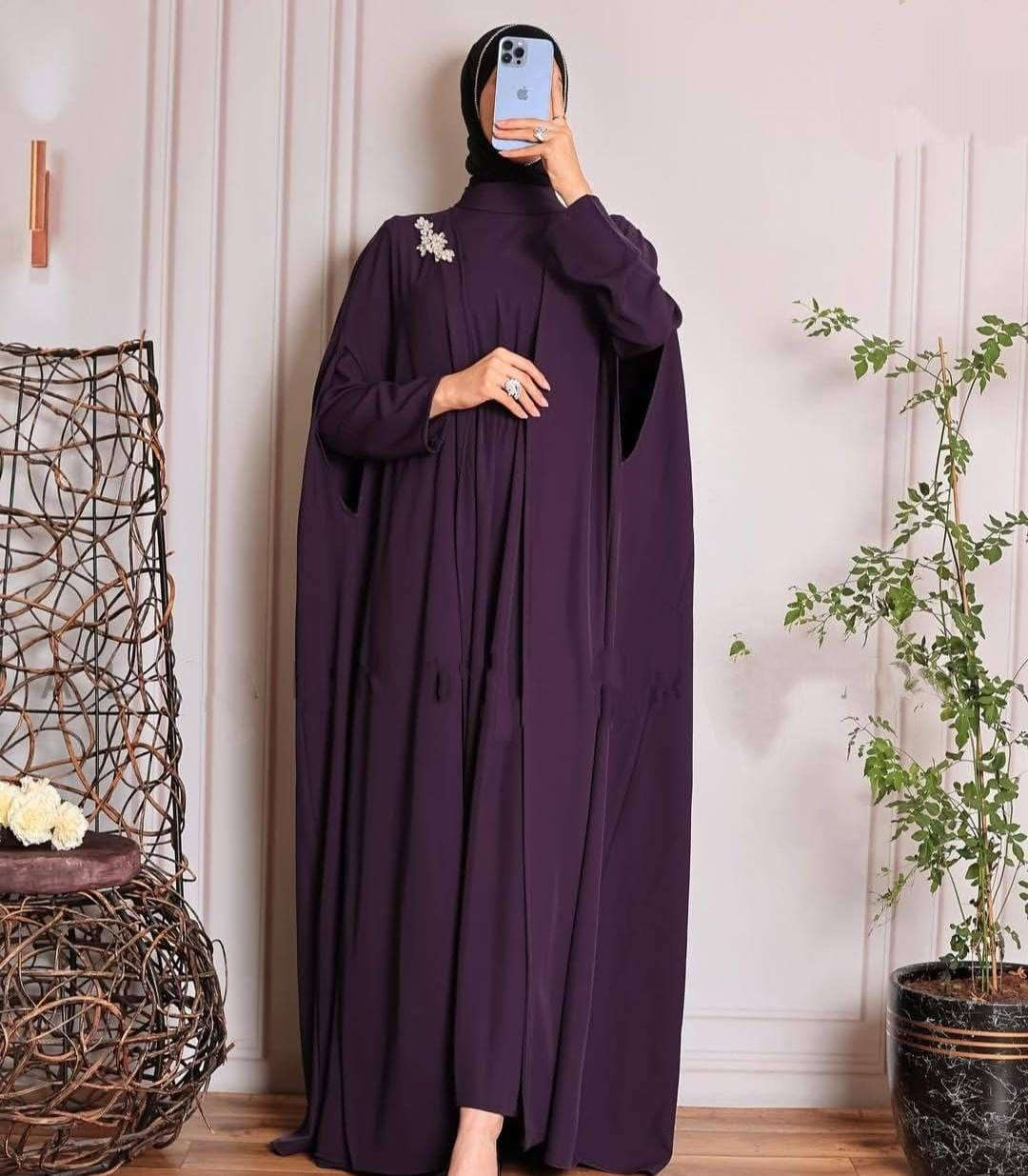 حرفياً كولكشن دَهب 🔥
 سيت عباية ولا أتقل من هيك بأكثر من تنسيق للصبايا ✨ القطعة الأولى :
فستان كمام سحاب من الضهر موديل زمة من الخصر موديل الفستان قبة 🔥
 القطعة الثانية : عباية فراشة أوفر سايز مكلفة ب بروش ألماس عاطي الموديل حركة أكابر .

🪡 الموديل فينك تلبسيه مثل الصورة ، و فيكي تلبسيه فستان لحال للطلعة ، و العباية بتنلبس مع بنطلون وكنزة سبور شيك 😍

✨ قماش برادا أجنبي تقيل و مكفول ✨
✨ فري سايز من 38 ل 46 بلبس ستاندر ✨
ألوان : أسود رمادي توتي
السعر


**إذا كنت صاحب هذا الإعلان وتريد حذفه لأي سبب، رجاءا أرسل رسالة إلى الدعم الفني**