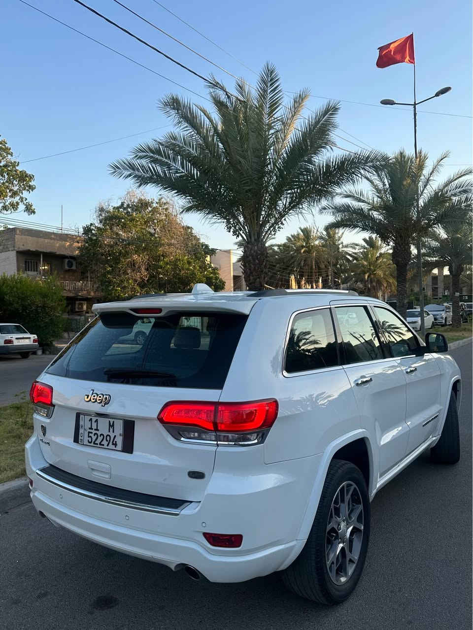 السلام عليكم اخوان 
جيب  2020 اوفر لاند خليجي 📍🛑
(رقم بغداد الجديد باسمي )
(مكفولة من الصبغ وتبديل )
حجم المحرك V6 3.6L
مااشيه 80 الف
مفتاح التشغيل بصمة 
تشغيل عن بعد 
بانوراما
فتح الصندوق كهرباء 
 دفع رباعي 4WD
اريل نفكيتر 
رادار 
مانع تصادم
 تحديد المسار
حساسات أمامية
حساسات خلفية 
لايت زينون + LED 
كشافات 
بك لايت LED 
ويل كب 20
4 دسك
حساسات ضغط الاطارات 
اشارة في المرايا الجانبية 
المرايا قابلة للطي كهرباء 
النقطة العمياء
شاشة Apple Car play 
كاميرا دوارة 
شفتات مقود 
مثبت السرعة Cruise 
المودات والاوامر الصوتية 
فحص نظام السيارة 
تتسع المقصورة ل 5 ركاب
المقاعد جلد 
المقاعد الامامية كهرباء 
تدفئة وتبريد المقاعد الأمامية  
ذاكرة وضعيات الجلوس للمقاعد الأمامية
تبريد شاشة مناخين منفصلين 
قطعتين تبريد 
نظام مانع الانزلاق   
وبعد بيها مواصفات  
السعر 305 وبيها مجال 
العنوان/  بغداد الـبياع 
الاتصال *********** بغداد, العراق
