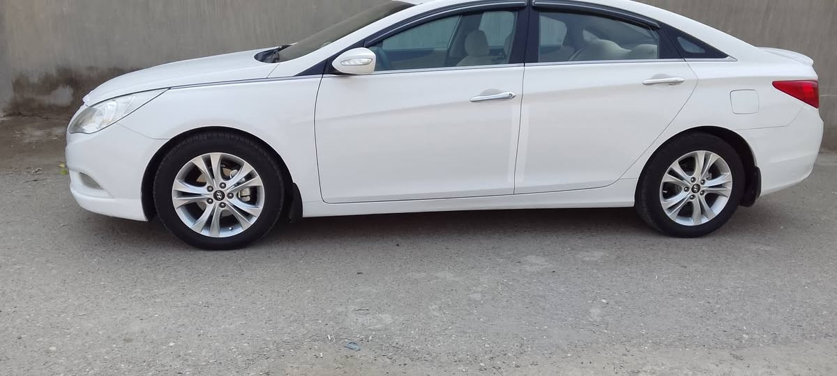 سلام عليكم للبيع سوناتا ١٣ محرك ٢٤٠٠ ع وضع شركه بيهه قطعه صبغ بدون دواخل شخط بس سياره الف ماتصرف عليهه مكاني صلاح الدين بلد ***********السعر تصل ودلل
