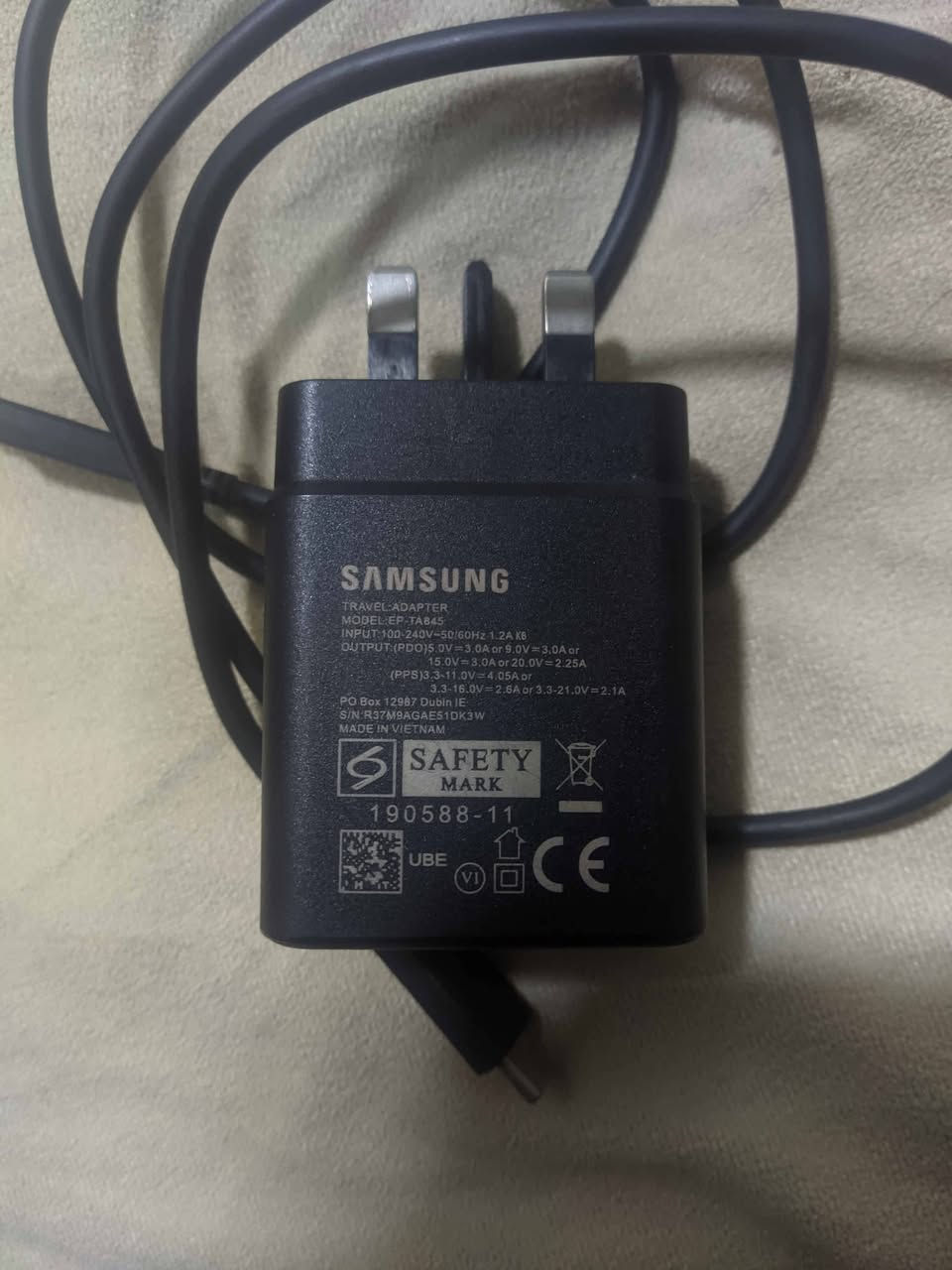 ‏السلام عليكم اخوان هذا جهاز اسمه
‏sharp Aquos r7 
‏
‏جهاز ذاكرته 256 رامه 12 تردد 240 فريم اخوان الي يعرف بيهن يدري هيج جهاز شكد نادر وآله رغابته نظامه مال Google pixel كاميرته تشك شك جهاز يخبل بس بي مشكلة وحدة بالجهاز بي تطبيع علشاشة خفيف ميبين موضح بالصورة 
‏
‏مكاني بغداد الزعفرانية شارع المعهد 
‏رقمي *********** بي واتساب علمود الاتفاق 
‏سعره
