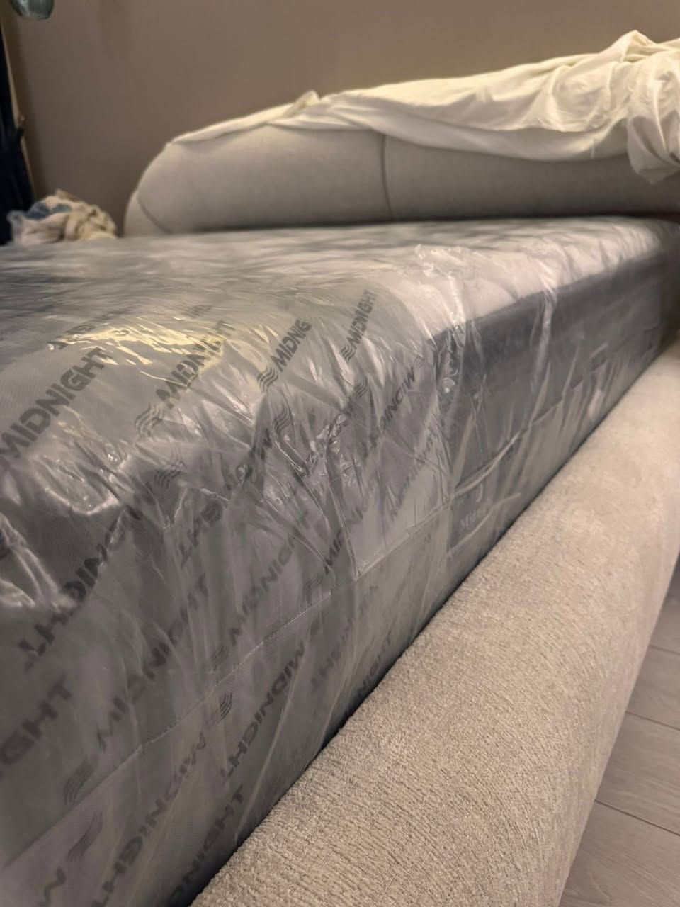 مرحبا.  دوشك طبي ماخذته من midnight بعده جديد مامستعمل 180*200 ارتفاع 30 اخذته قبل يومين وطلع عالي ع قياس سريري لذلك اريد ابيعه. اخذته ب 900 الف واريدة ب750 وبي مجال بسيط بعد . الدوشك بعده جديييد ع حطة ايد الشركة


**إذا كنت صاحب هذا الإعلان وتريد حذفه لأي سبب، رجاءا أرسل رسالة إلى الدعم الفني**