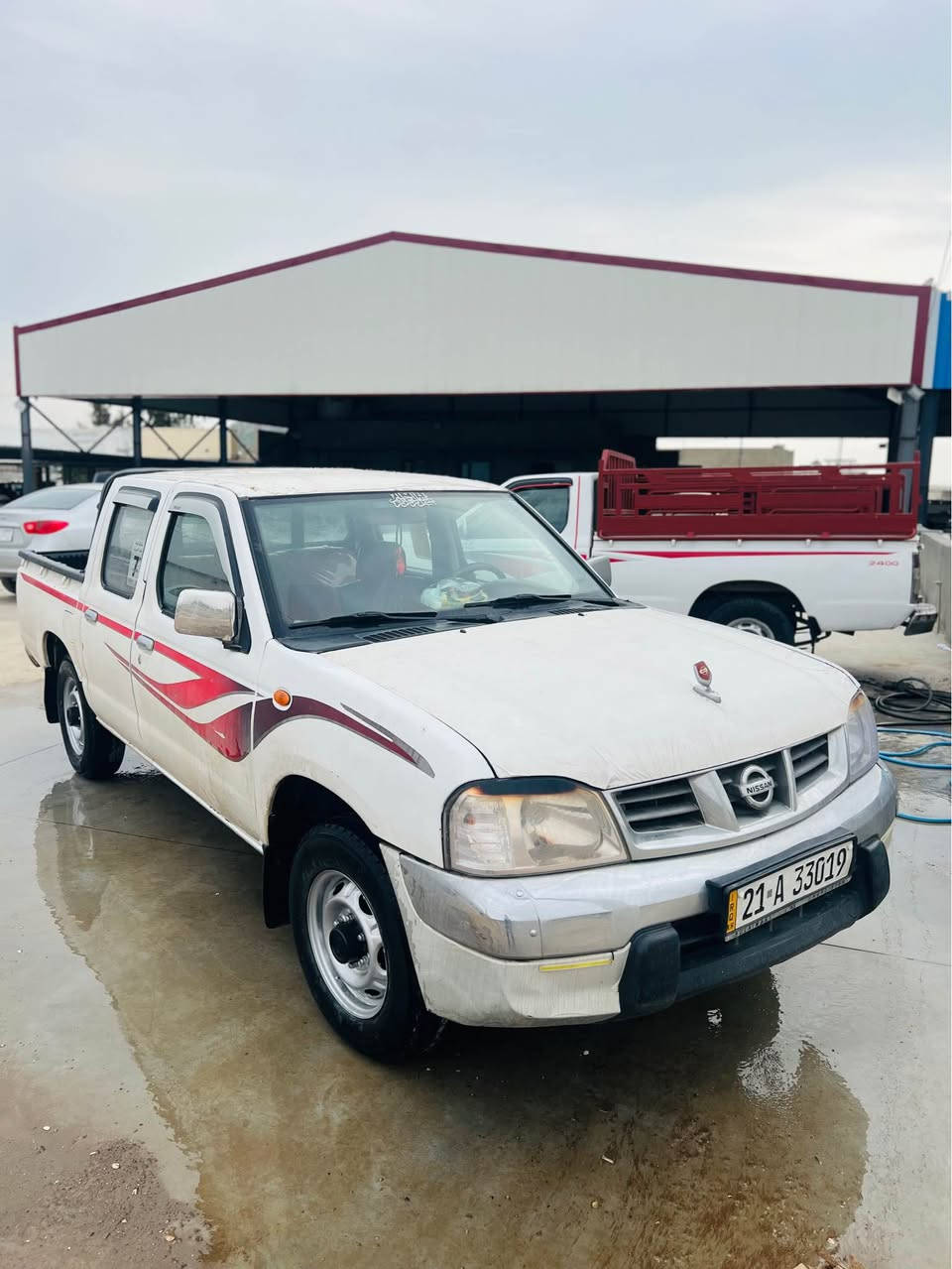 سەرەتا بەناوی خوا نیسان مۆدێل 2007سەنەوی تازەیە تا 2030بەناو خۆمانەوە تاقم تایەو ویلی لۆکە سەیاەەکە قرچو داعمو کرانەوویشی نیە زۆر تازەو پاکە ماڵی دۆسە تەبریت ساردو گەرم مەزبوتە  تەقەو ڕەقەی نیە بەس بۆیاخی هەیە لەسور قاقی وەک داعمولێدراو کرانەوەو پارچە ڕەشو ئەوانوی نیە گۆڕی نەوویآ دەکەم نەشتێک بەدڵم بێ شوێن سەیسادق 
*********** حلبجة, السليمانية
